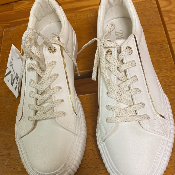 Zara Awesome snickers white color and gold stripes - Picture 3 of 4